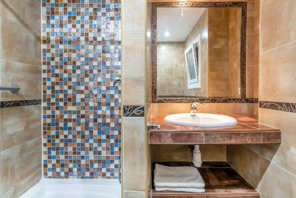Apartamentos Denis Castelldefels Zewnętrze zdjęcie