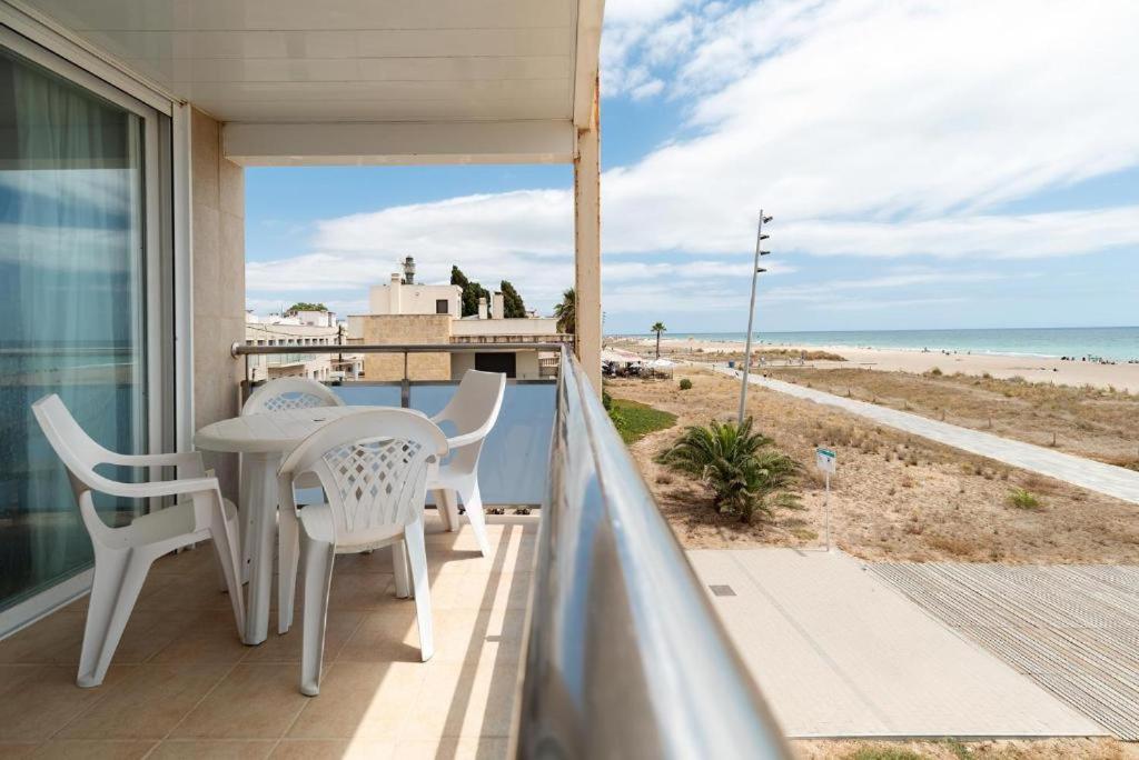 Apartamentos Denis Castelldefels Zewnętrze zdjęcie