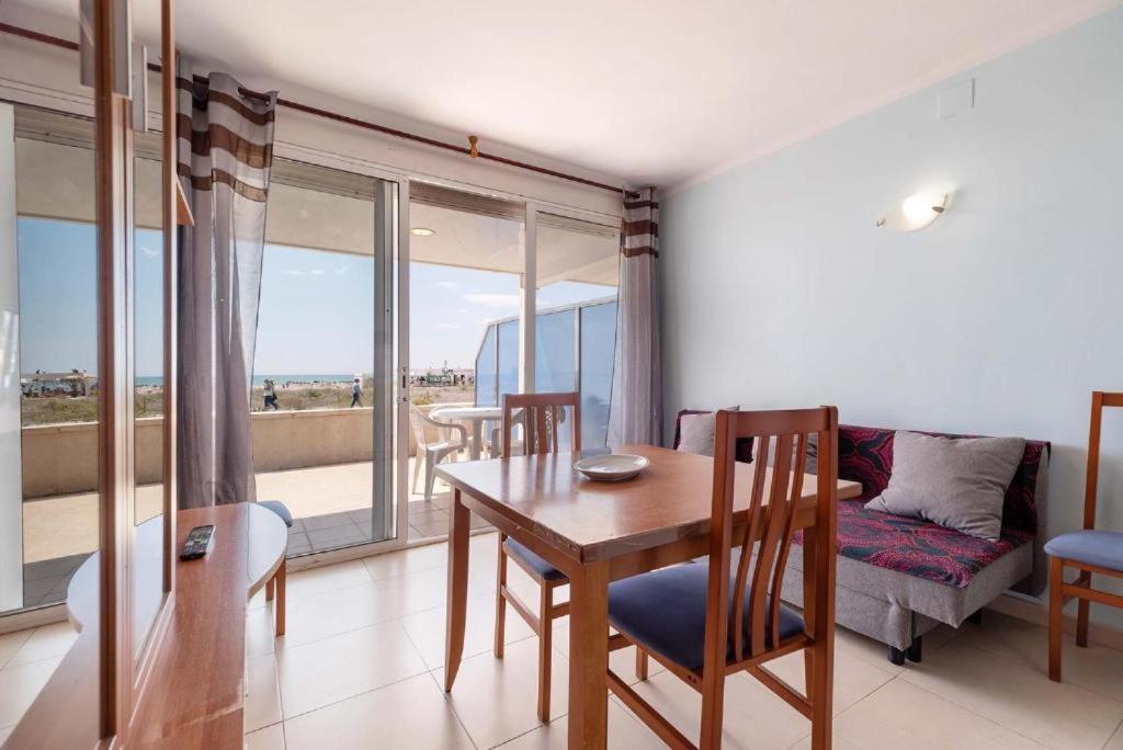 Apartamentos Denis Castelldefels Zewnętrze zdjęcie