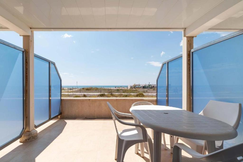 Apartamentos Denis Castelldefels Zewnętrze zdjęcie
