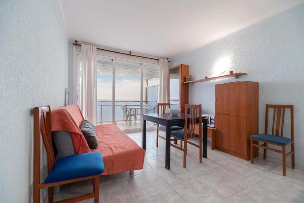 Apartamentos Denis Castelldefels Zewnętrze zdjęcie